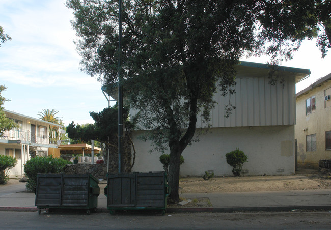 105 Roundtable Dr in San Jose, CA - Foto de edificio - Building Photo