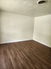 1701 E Oak Ave in Enid, OK - Building Photo - Building Photo
