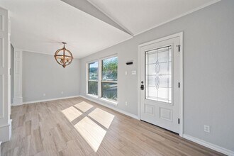 721 Mariner in Lakeway, TX - Foto de edificio - Building Photo