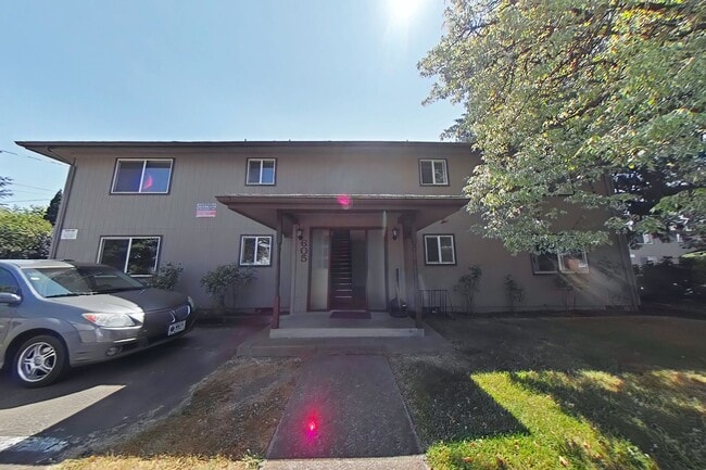 property at 605 NW Kings Blvd