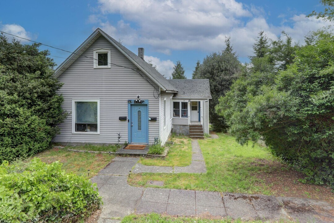 140 S Cambrian Ave in Bremerton, WA - Building Photo