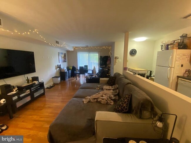 5954 Henry Ave in Philadelphia, PA - Building Photo - Building Photo