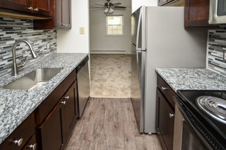 Kingswood Apartments & Townhomes in King of Prussia, PA - Foto de edificio - Building Photo