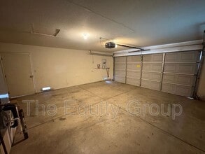 1195 Santa Cruz Ave in Tulare, CA - Building Photo - Building Photo