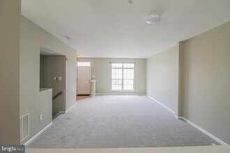 13014 Shamrock Glen Dr in Germantown, MD - Foto de edificio - Building Photo