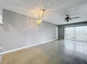 4043 NW 16th St, Unit Majestic Gardens in Lauderhill, FL - Foto de edificio - Building Photo