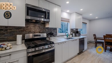 40221 Garibaldi Way in Squamish, BC - Building Photo - Building Photo