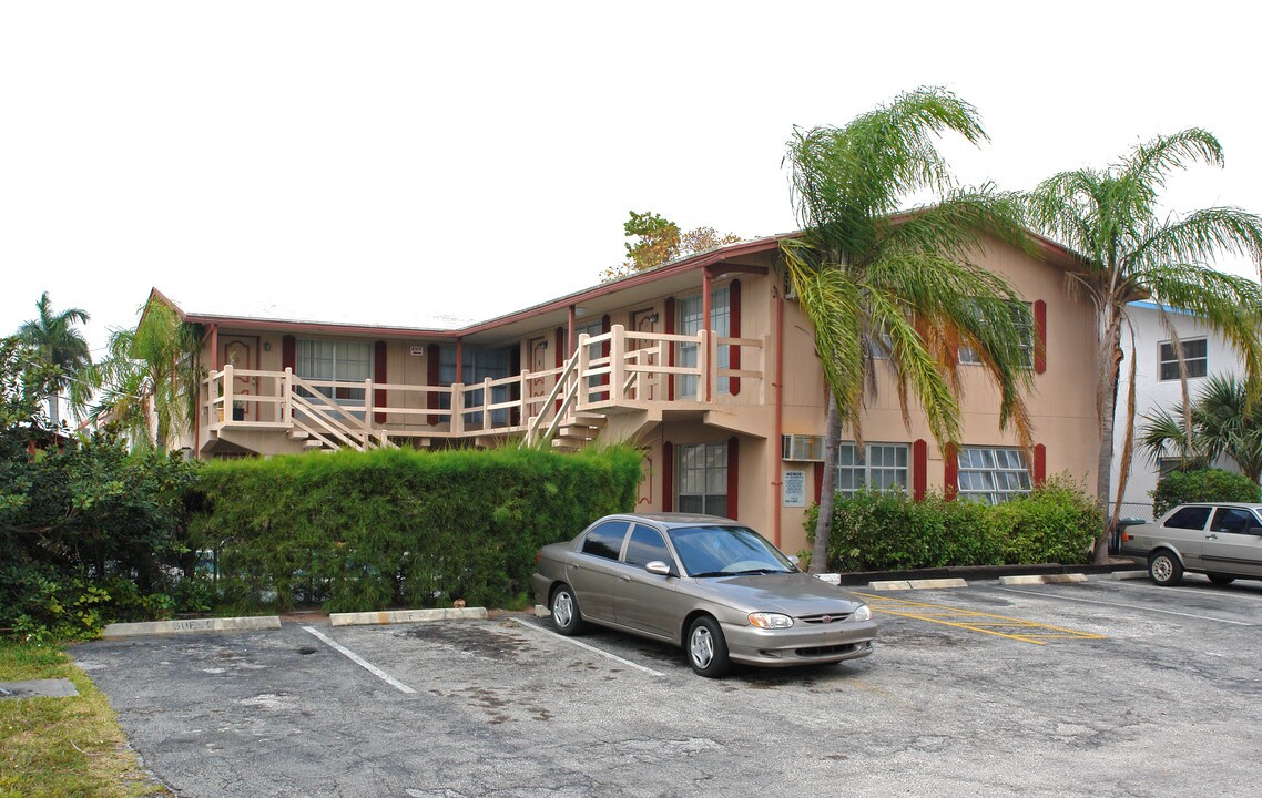 Cypress Cove Apartments in Pompano Beach, FL - Building Photo