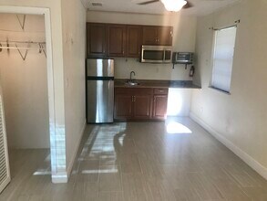1005 Vine St in Daytona Beach, FL - Building Photo - Building Photo