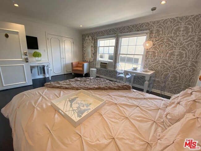 1724 El Cerrito Pl in Los Angeles, CA - Building Photo - Building Photo