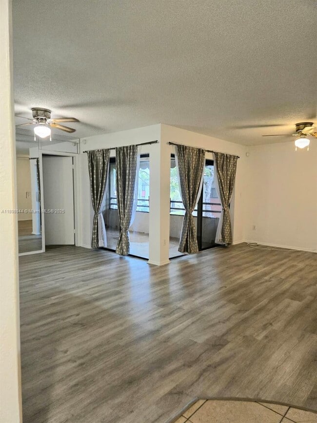 20075 NE 3rd Ct in Miami Gardens, FL - Building Photo - Building Photo