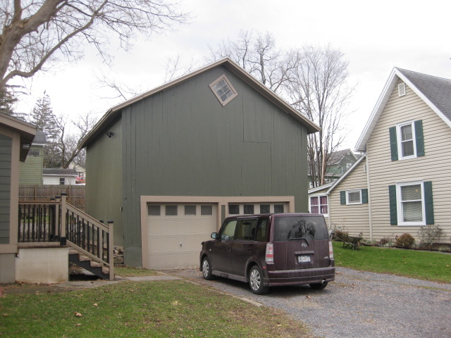 196 Bristol St, Unit Downstairs in Canandaigua, NY - Foto de edificio - Building Photo