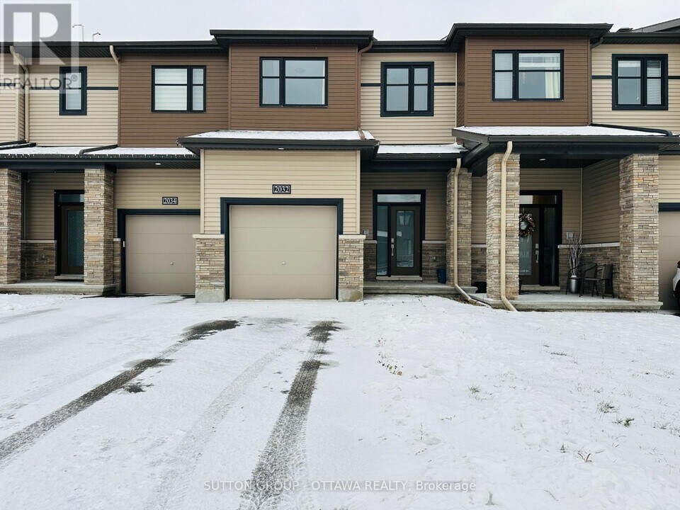 2032 Caltra Cres in Ottawa, ON - Building Photo