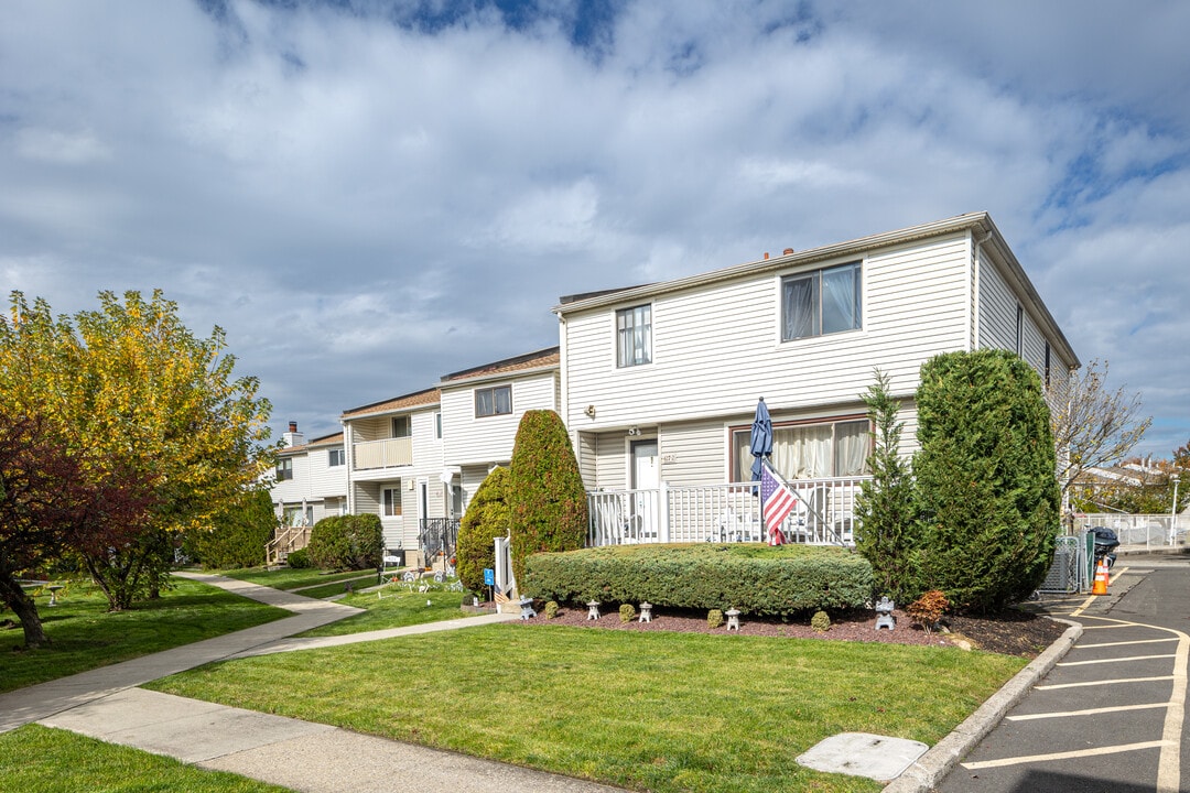 Horizon Village Condos in Staten Island, NY - Foto de edificio