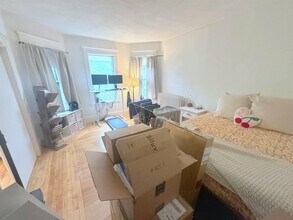 18 Upland Rd, Unit 1 in Cambridge, MA - Building Photo - Building Photo