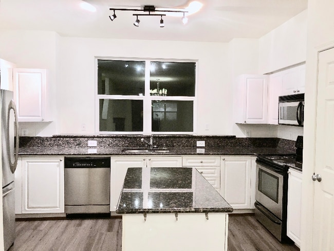 3116 164th St SW in Lynnwood, WA - Foto de edificio - Building Photo