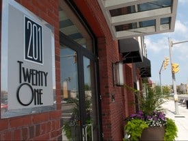 201 Twenty One in Norfolk, VA - Building Photo