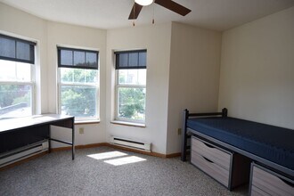 1002 Spring St in Madison, WI - Building Photo - Building Photo