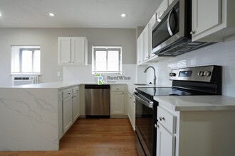 1200 Commonwealth Ave in Boston, MA - Building Photo - Building Photo