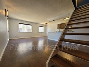 10 La Pera Ct in Sacramento, CA - Building Photo - Building Photo
