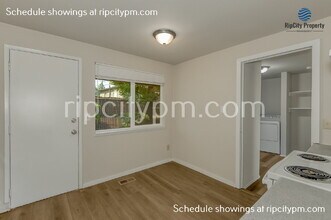 126 NE Liberty Ave in Gresham, OR - Building Photo - Building Photo