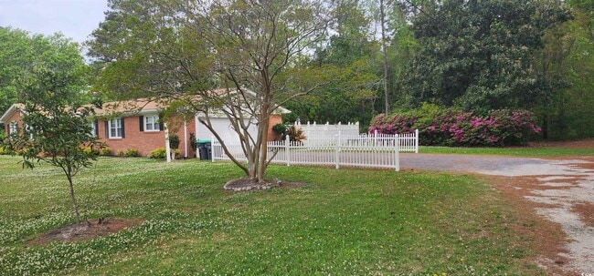 3503 Pinewood Dr in Loris, SC - Building Photo - Building Photo