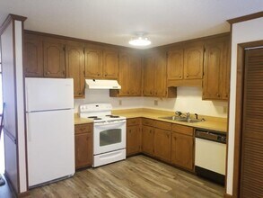 117-B E John St in Mount Olive, NC - Building Photo - Building Photo