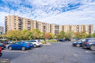 8380 Greensboro Dr in McLean, VA - Building Photo - Building Photo
