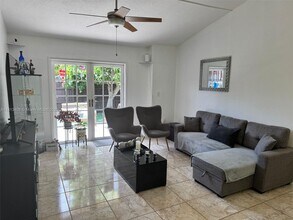 2310 Plum Ct in Pembroke Pines, FL - Building Photo - Building Photo