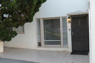 7144 Ramsgate Ave in Los Angeles, CA - Foto de edificio - Building Photo