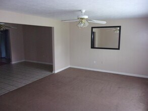 1536 Briarwood Cir in Cuyahoga Falls, OH - Building Photo - Building Photo