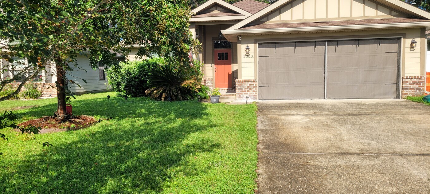 2363 Avenida De Sol in Navarre, FL - Building Photo