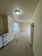 1261 E Bellevue Rd in Atwater, CA - Foto de edificio - Building Photo