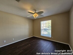 8006 Ferndale Oaks in San Antonio, TX - Foto de edificio - Building Photo