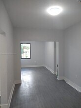75 Glen Royal Pkwy in Miami, FL - Building Photo - Building Photo