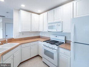 12755 Fair Crest Ct in Fairfax, VA - Building Photo - Building Photo