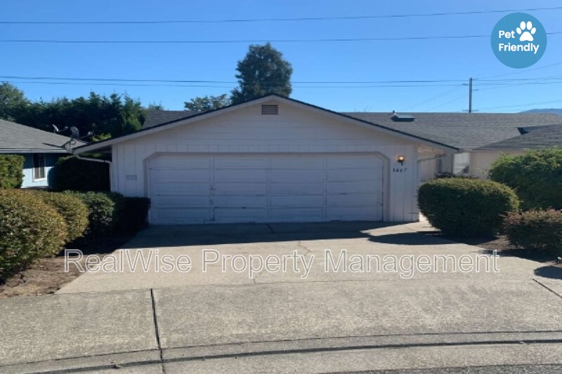 1467 Cameo Ct in Grants Pass, OR - Building Photo