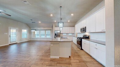 5911 Akin Glen in San Antonio, TX - Building Photo - Building Photo