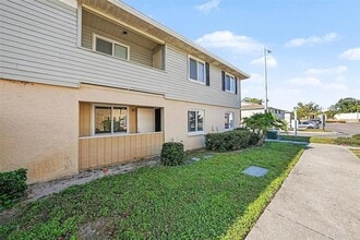 550 Golden Raintree Pl, Unit 550 in Brandon, FL - Foto de edificio - Building Photo