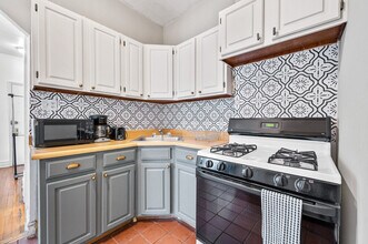 424 W 48th St in New York, NY - Building Photo - Building Photo