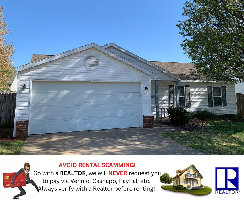 3062 W Wildflower St in Fayetteville, AR - Building Photo