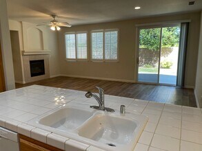 1892 Santa Ines St in Roseville, CA - Building Photo - Building Photo