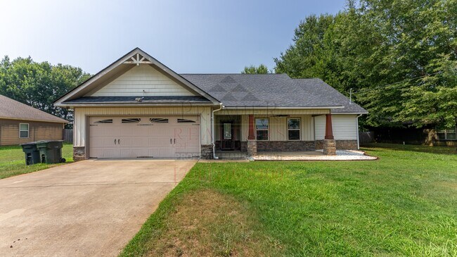 13 Wheatland Way in Fort Mitchell, AL - Building Photo - Building Photo