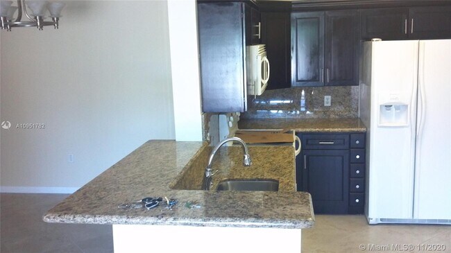 6976 SW 39th St in Davie, FL - Building Photo - Building Photo