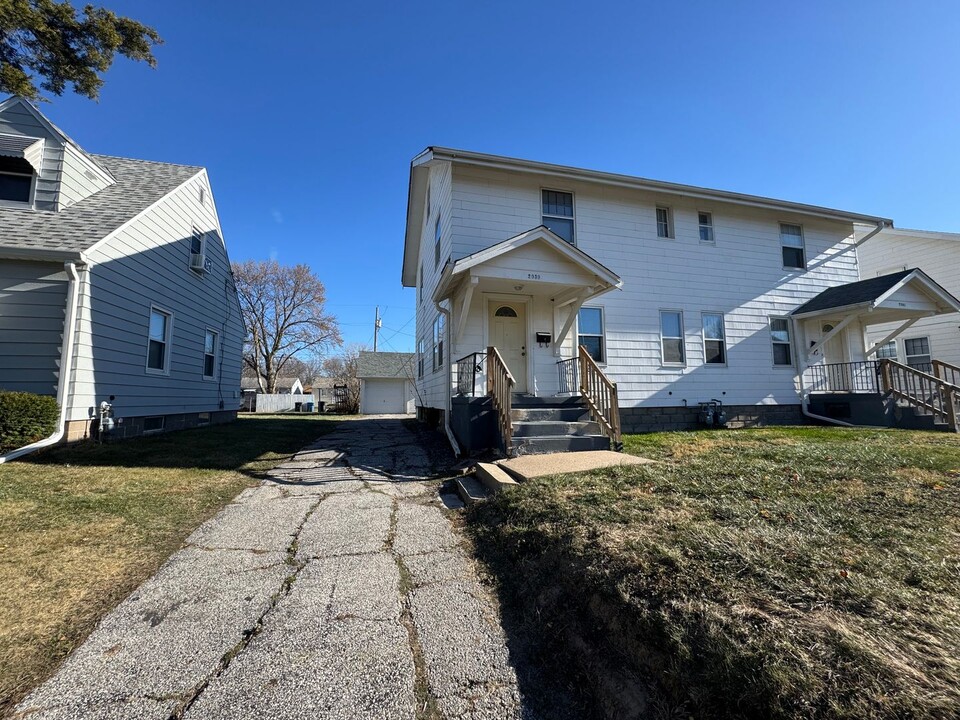 2039 33rd St in Rock Island, IL - Building Photo