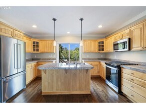 2115 SE Tenino St in Portland, OR - Building Photo - Building Photo