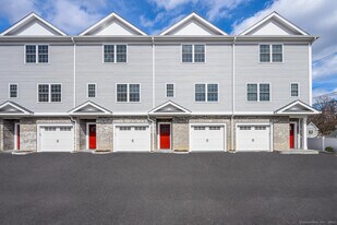 2 Beacon Square in Fairfield, CT - Building Photo