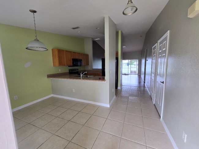 516 SE 5th Pl in Cape Coral, FL - Building Photo - Building Photo