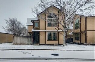 1827 S Pitkin Cir in Aurora, CO - Building Photo