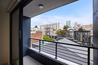 1335 Larkin St in San Francisco, CA - Foto de edificio - Building Photo